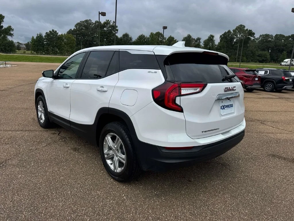 Used 2024 White GMC SLE image 6