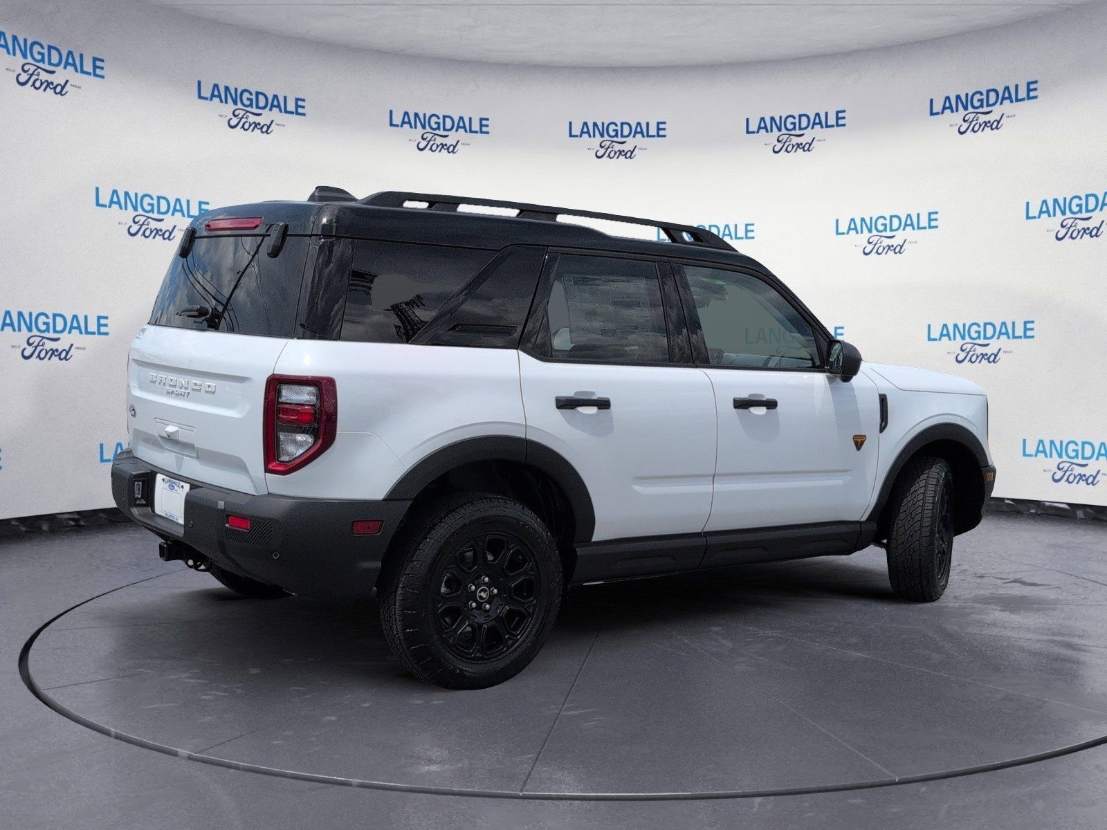 New 2026 Oxford White Ford Badlands image 4
