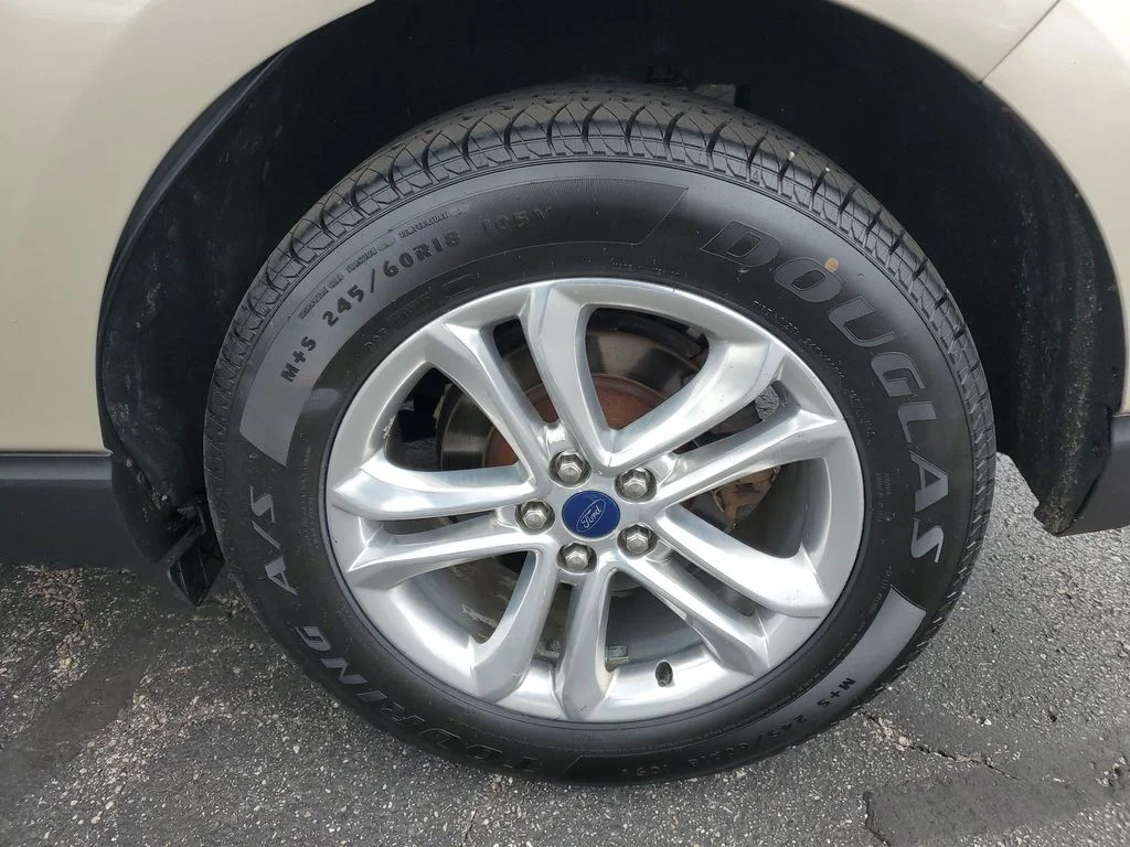 Certified Used 2018 White Gold Metallic Ford SEL image 30
