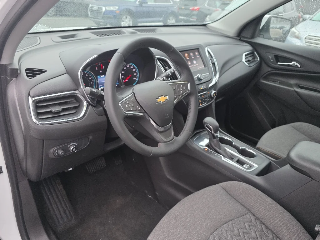 Used 2024 Summit White Chevrolet LT image 30