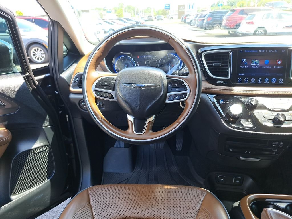 Used 2017 Black Chrysler Limited image 20
