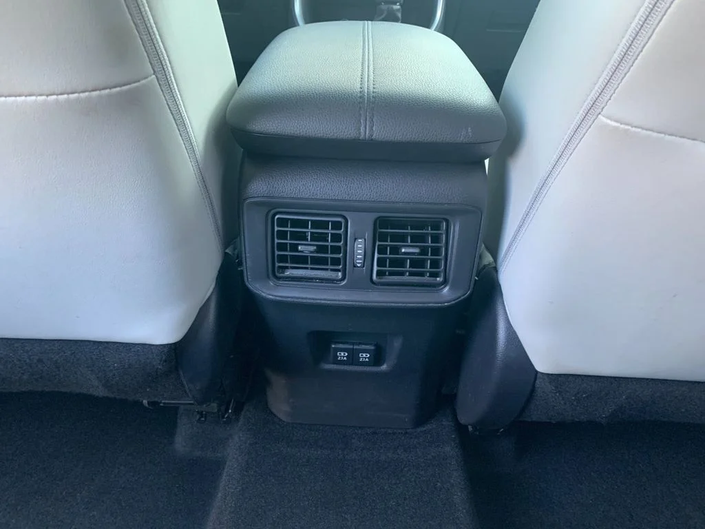 Used 2020  Toyota XLE Premium image 15