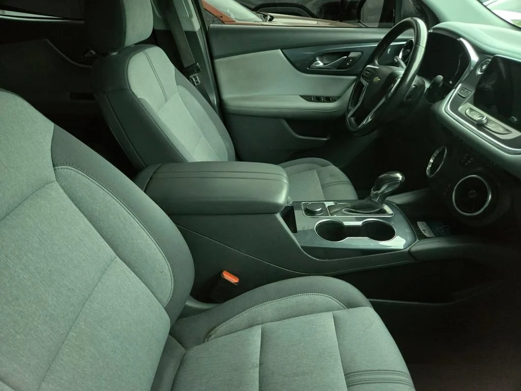 Used 2020 BLACK Chevrolet LT image 4