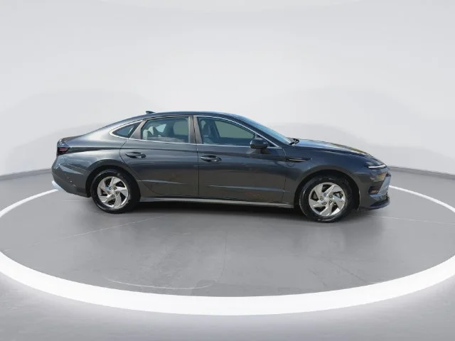 Used 2026 Gray Hyundai SE image 9