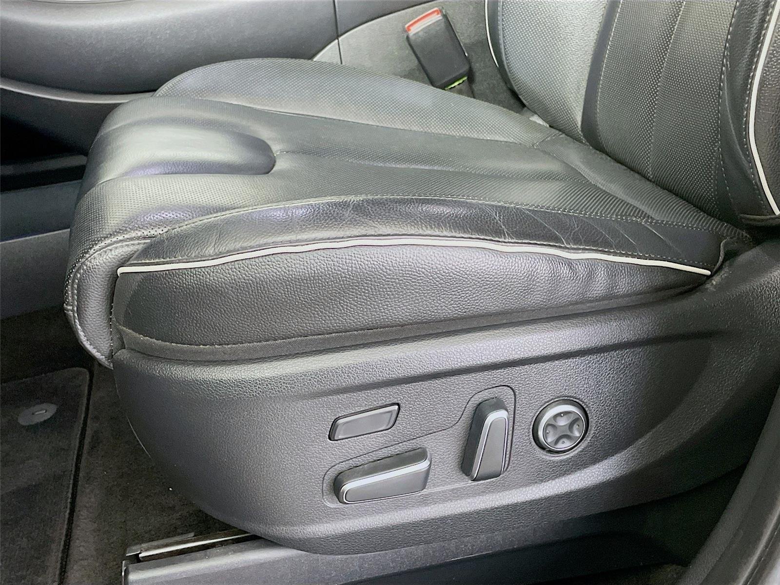 Used 2023 Sierra Burgundy Hyundai Limited image 24