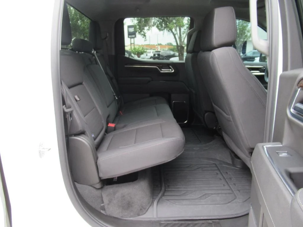 Used 2024 White GMC Elevation image 31