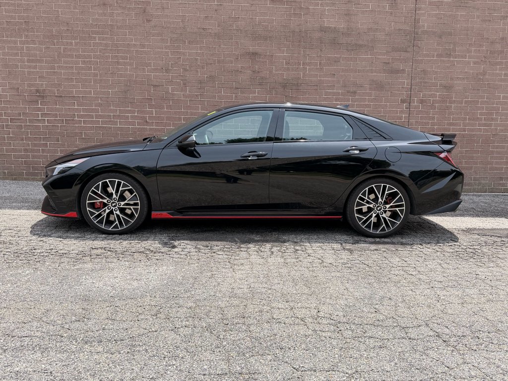 Used 2023 Onyx Black Hyundai Base image 2