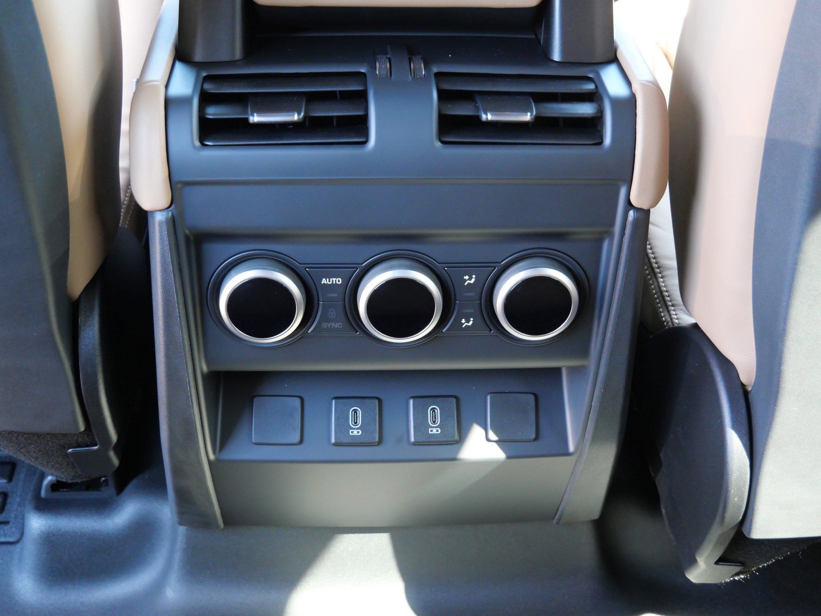 New 2026 Carpathian Grey Land Rover X-Dynamic SE image 8