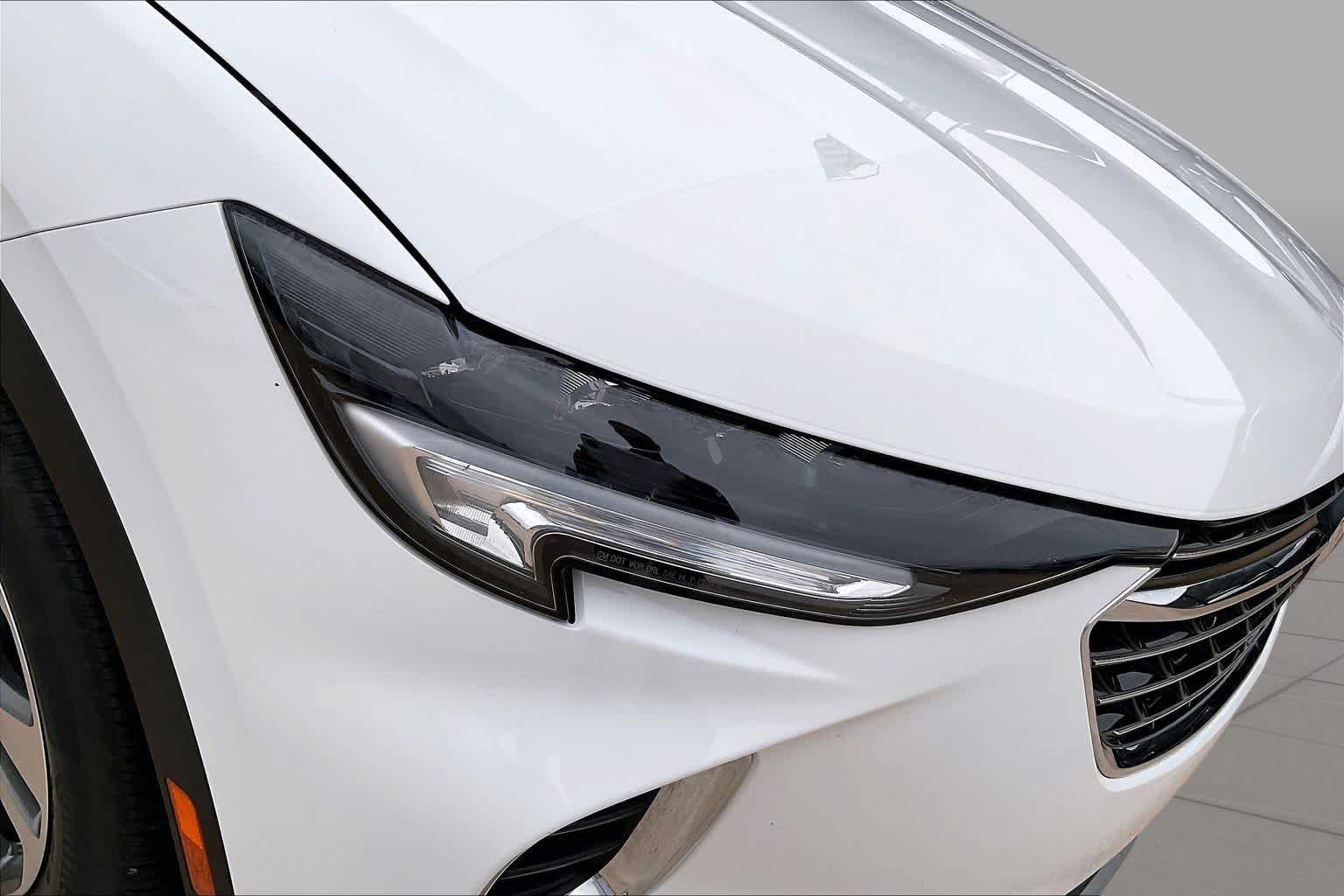 Used 2023 SUMMIT WHITE Buick Essence image 25