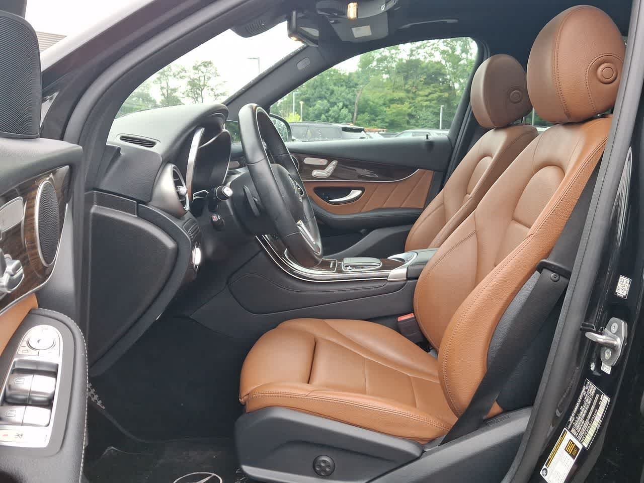 Used 2020 Obsidian Black Metallic Mercedes-Benz GLC 300 image 17