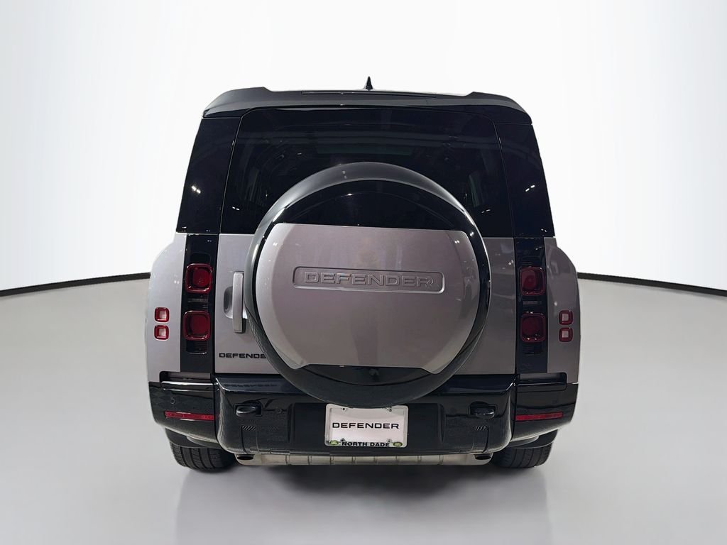 Certified Used 2024 Eiger Grey Metallic Land Rover X-Dynamic SE image 6