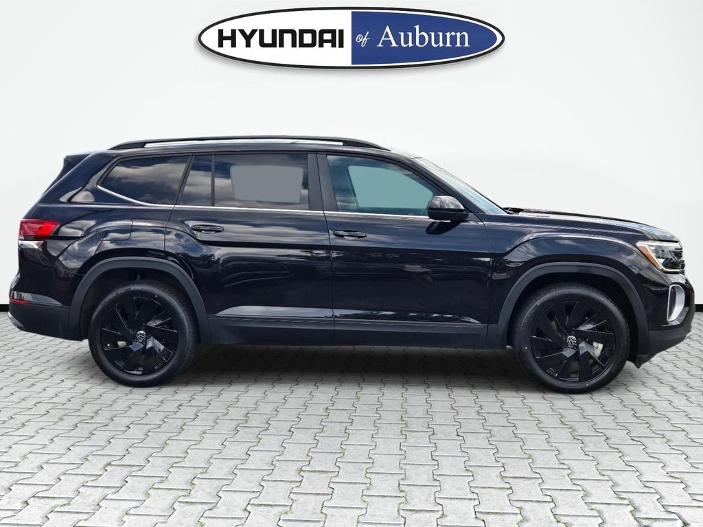 Used 2024 Black Volkswagen 2.0T SE w/Technology image 4