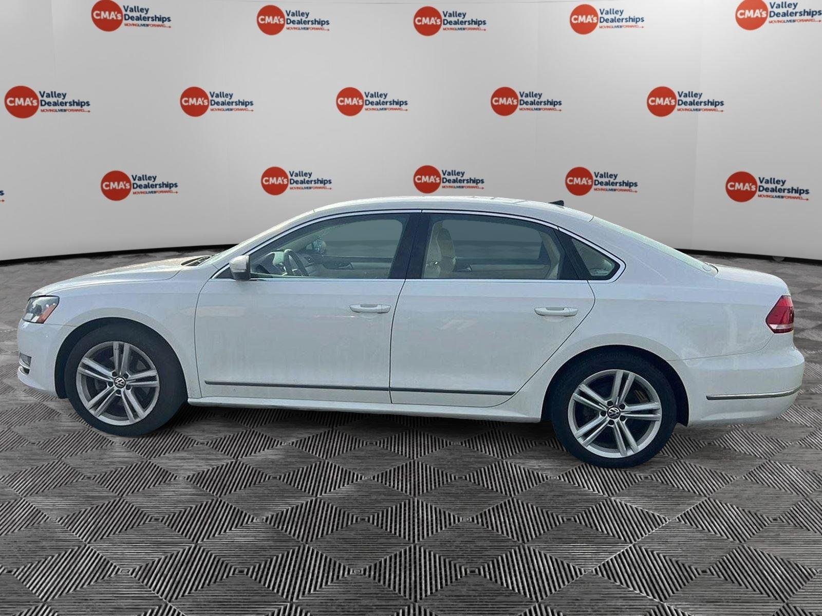Used 2013 Candy White Volkswagen TDI SE w/Sunroof & Nav image 2