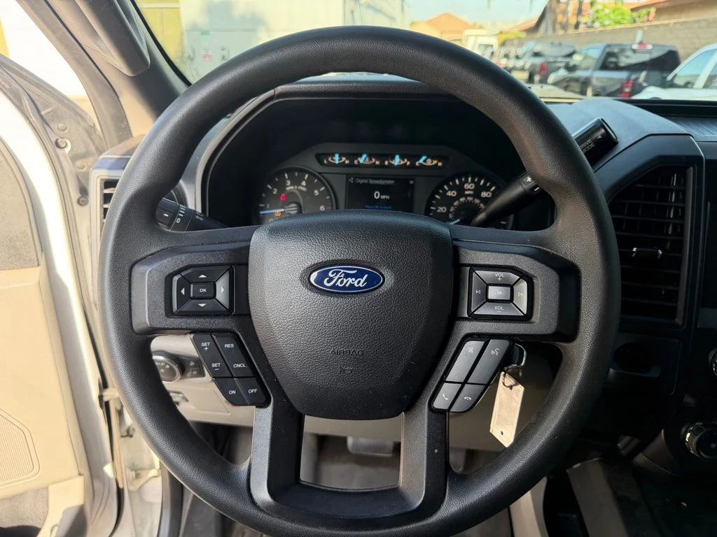 Used 2018 White Ford XL image 21