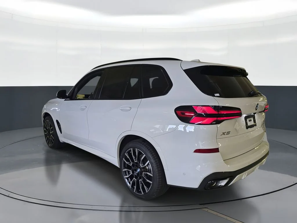 Used 2026 Alpine White BMW sDrive40i image 4