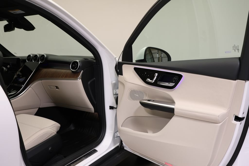 Used 2027 Polar White Mercedes-Benz GLC 300 image 46