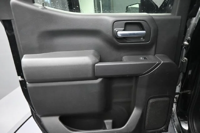 Used 2020  Chevrolet Custom image 18