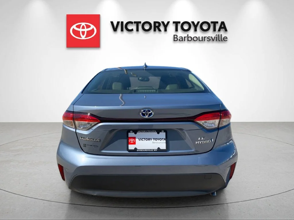 Used 2024  Toyota LE image 4