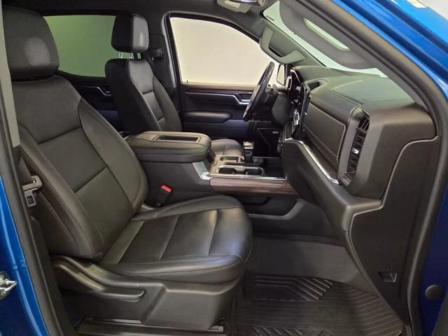 Used 2022 Glacier Blue Metallic Chevrolet RST image 15