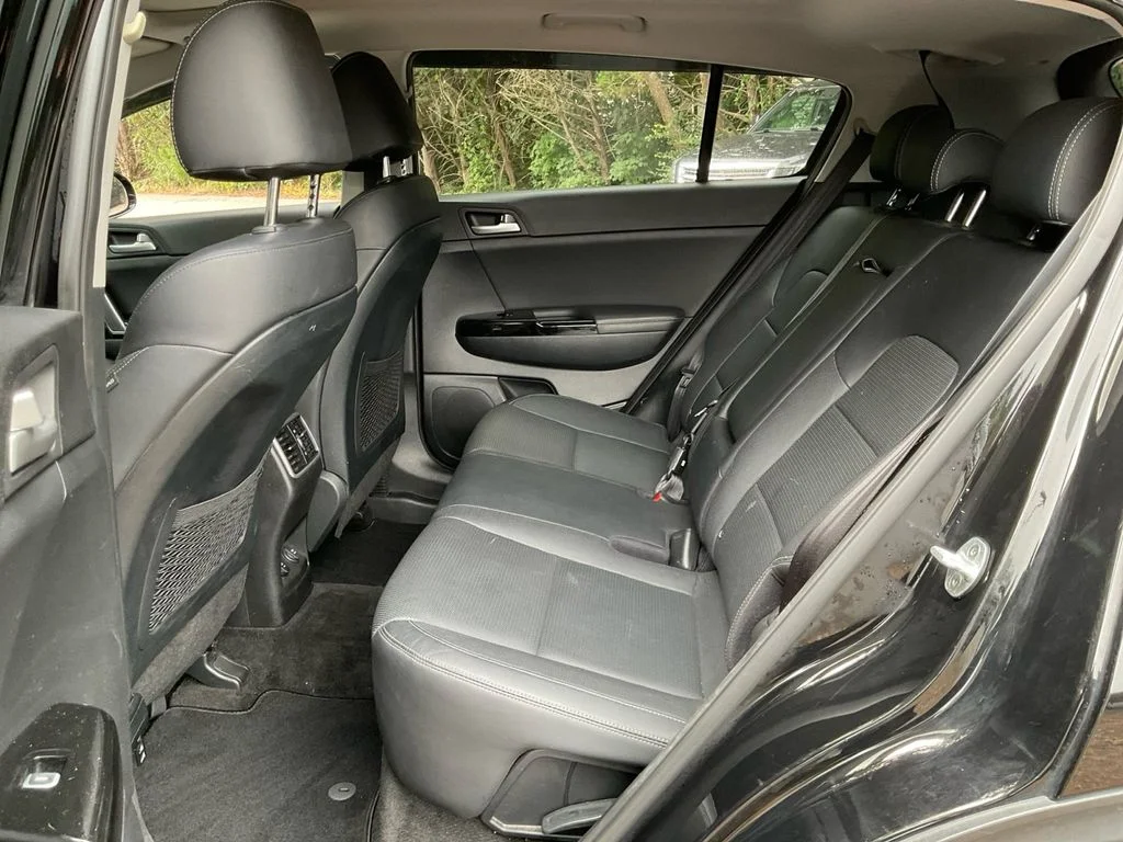Used 2018 Red Kia EX image 29