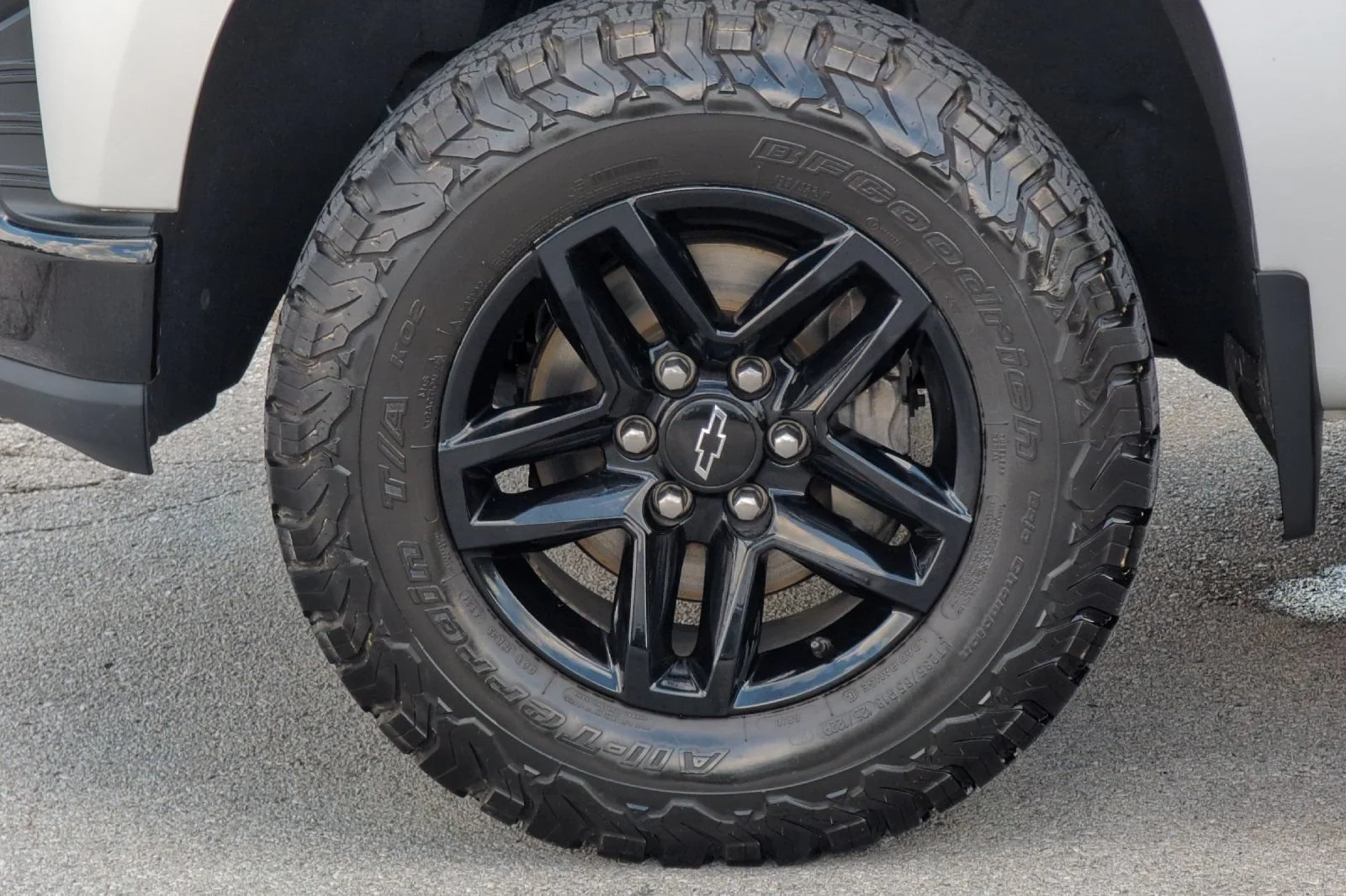 Used 2020 SILVER ICE METALLIC Chevrolet LT Trail Boss image 26