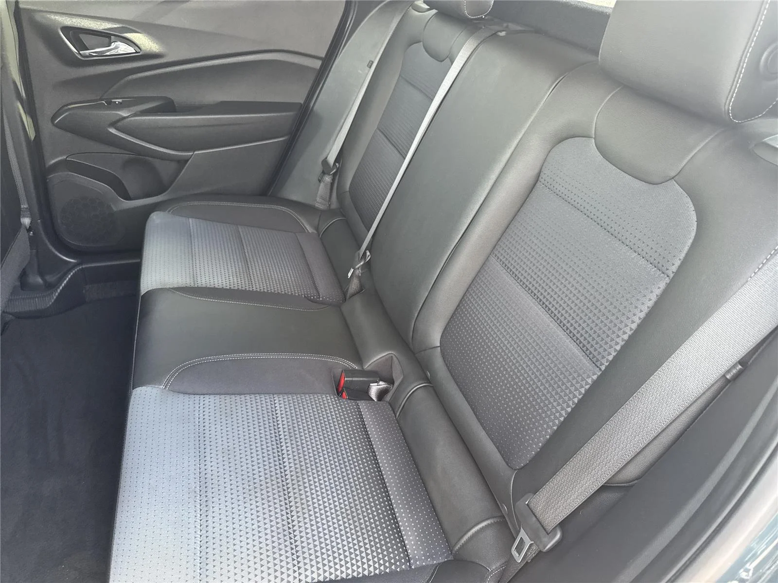 Used 2025 Cypress Gray Chevrolet LT image 31