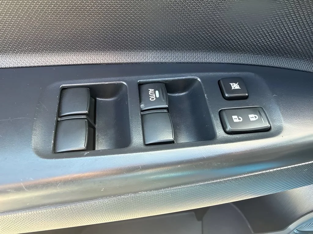 Used 2024  Mitsubishi ES image 22