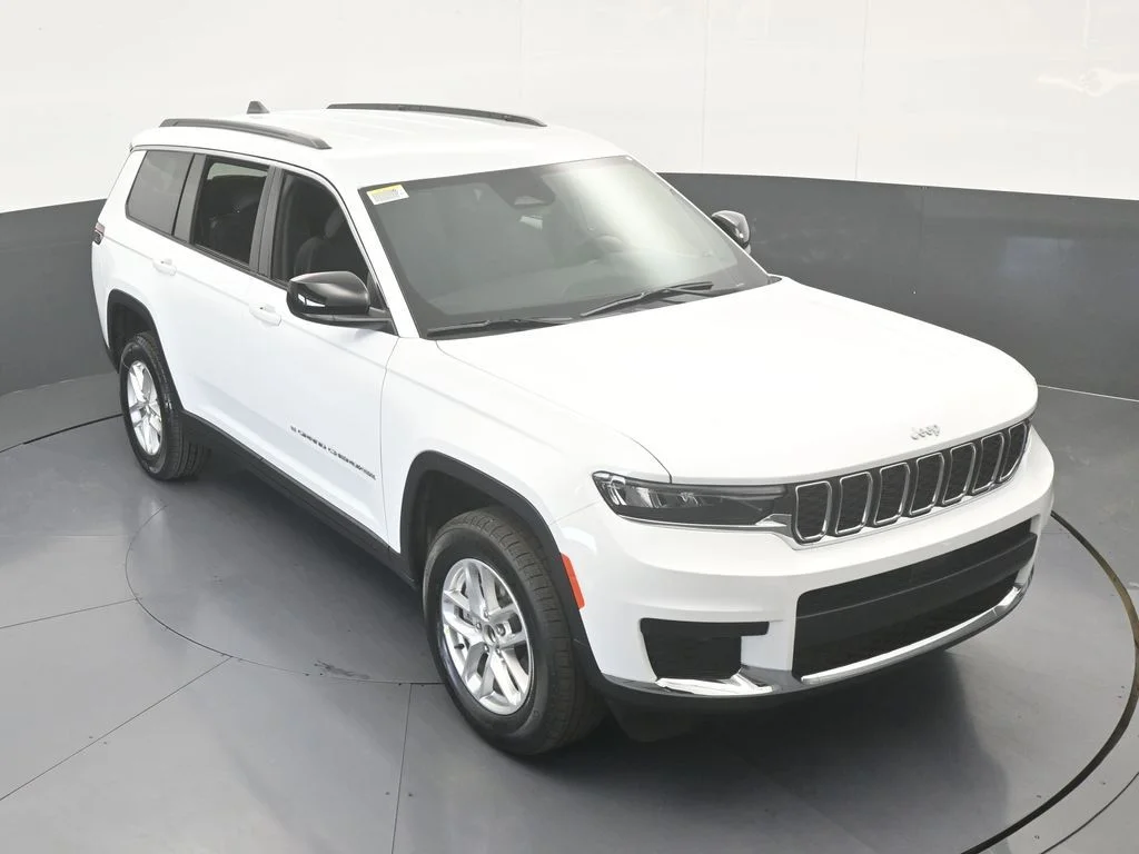 New 2026 Bright White Clear-Coat Exterior Paint Jeep Laredo image 50
