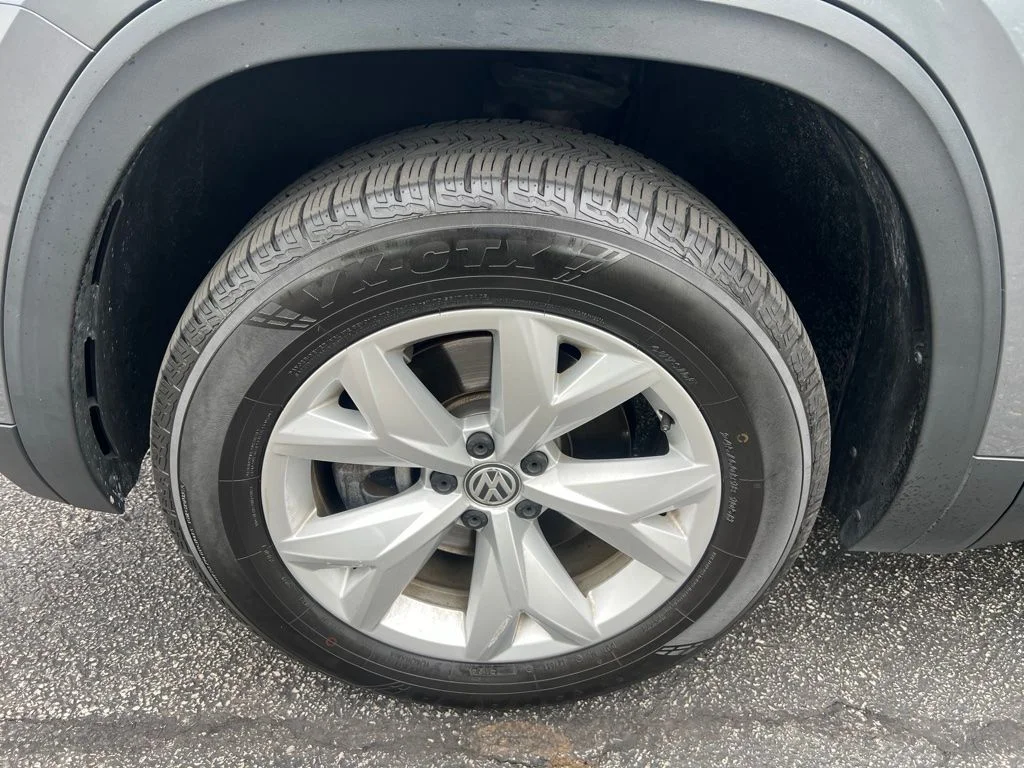 Used 2019 Gray Volkswagen 2.0T SE image 15