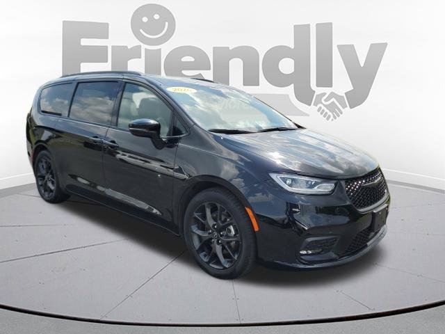 Used 2026 Black Chrysler Limited image 7