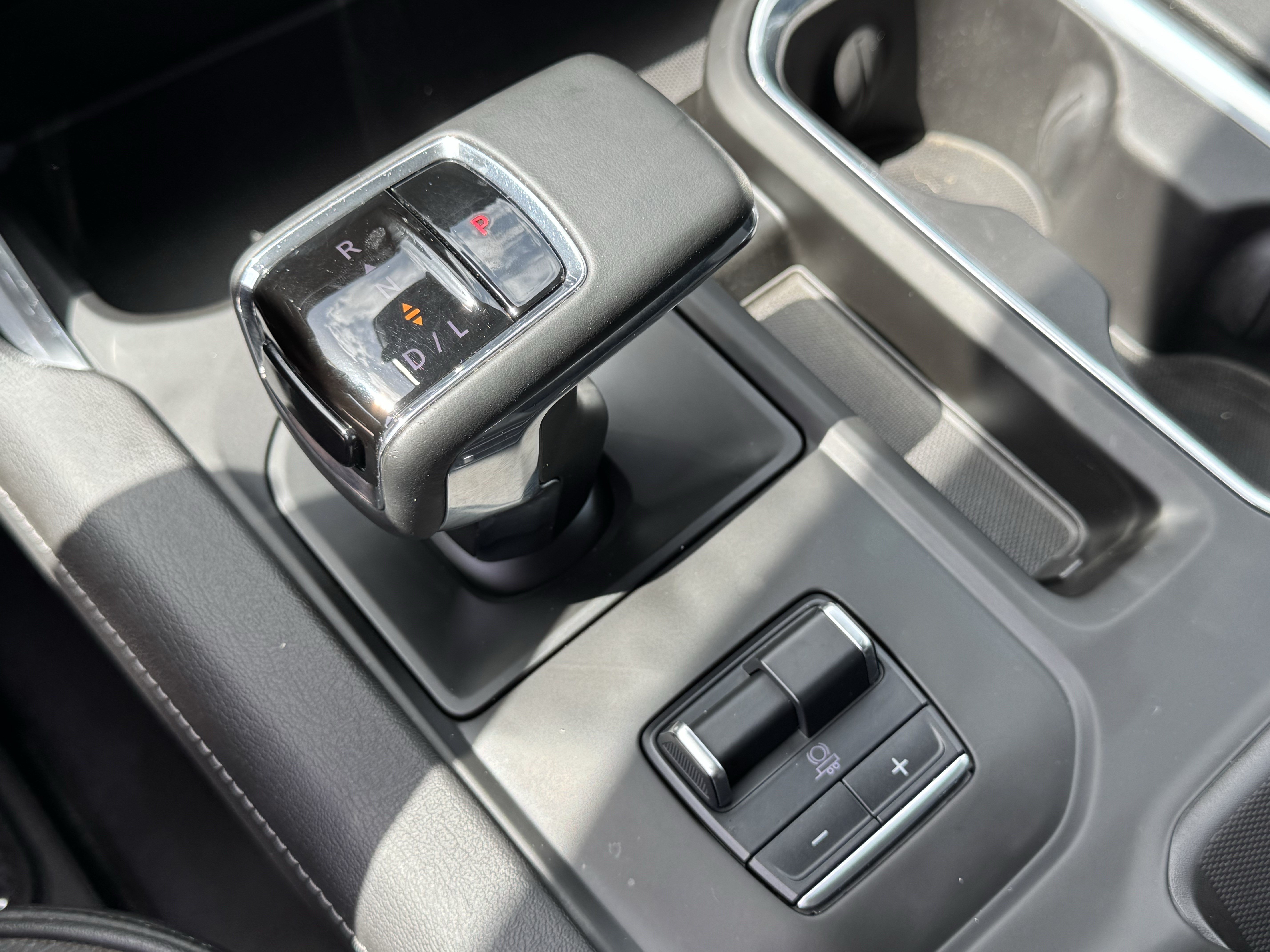 Used 2025 Sterling Metallic GMC Denali image 18