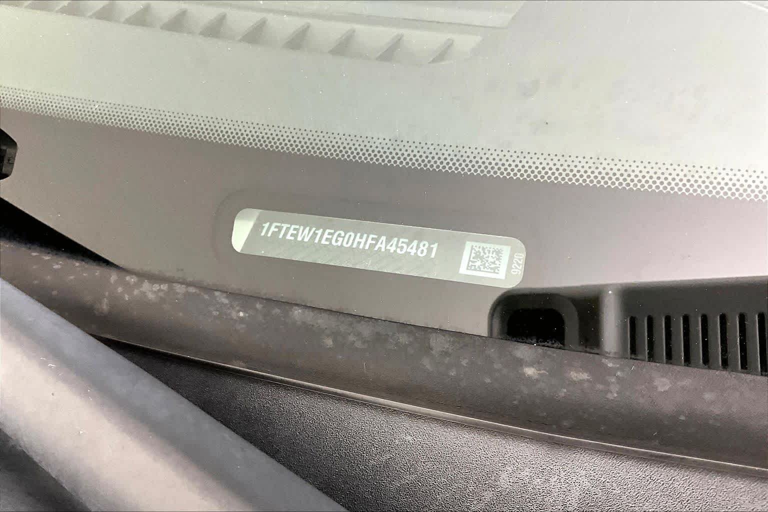 Used 2017 White Platinum Metallic Tri-Coat Ford Platinum image 33