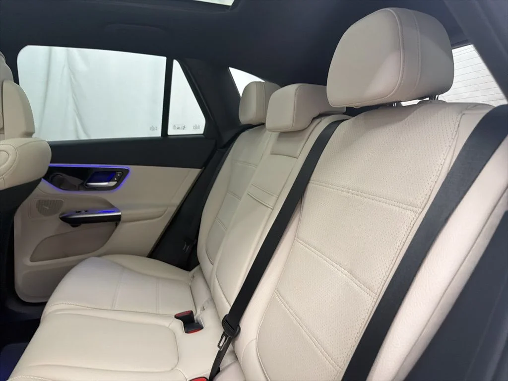Used 2026 White Mercedes-Benz GLC 300 image 18
