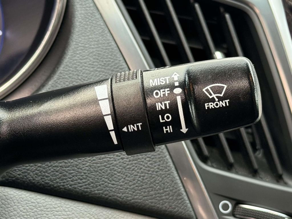 Used 2012 Silver Frost Metallic Hyundai Base image 27