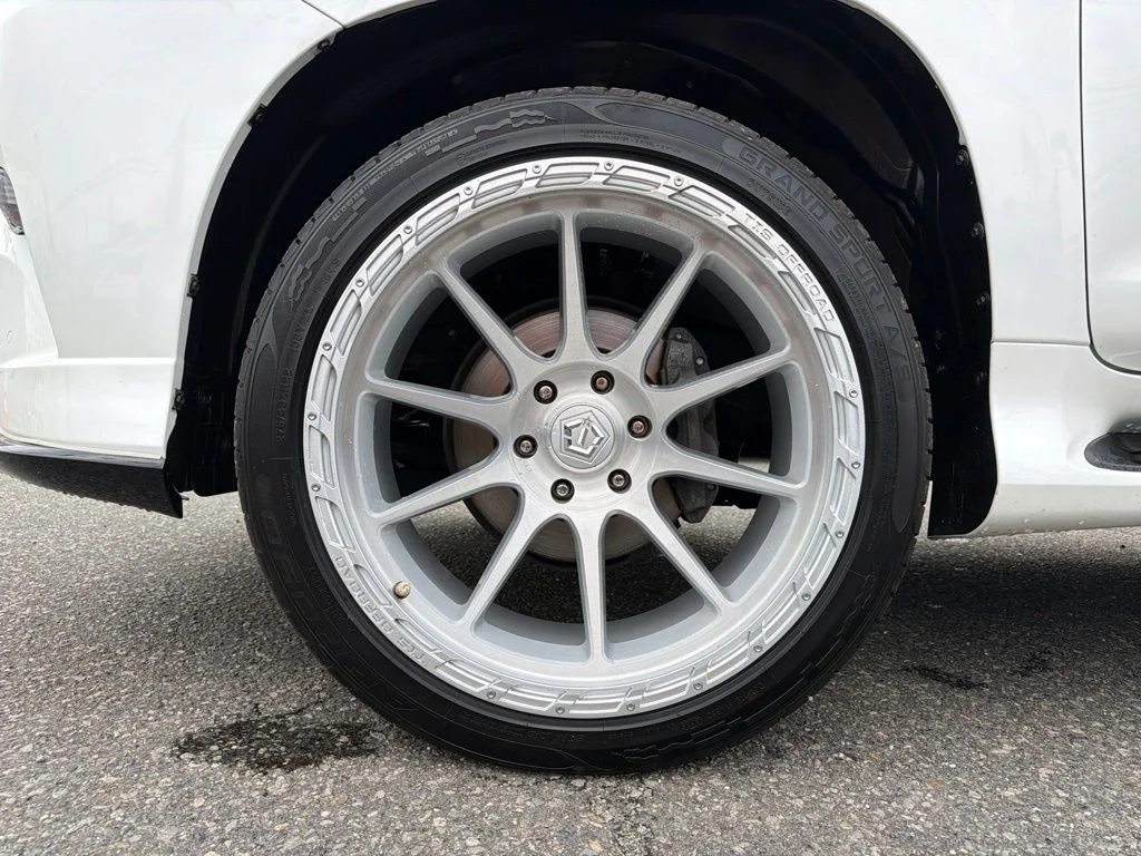 Used 2021 White Lexus 460 image 6