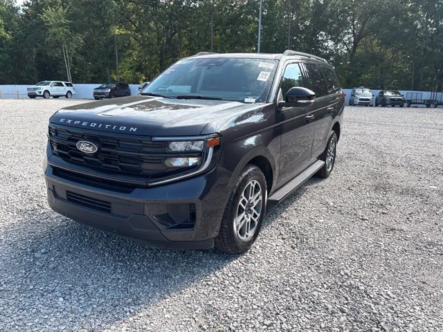 Used 2025 Gray Ford Active image 3