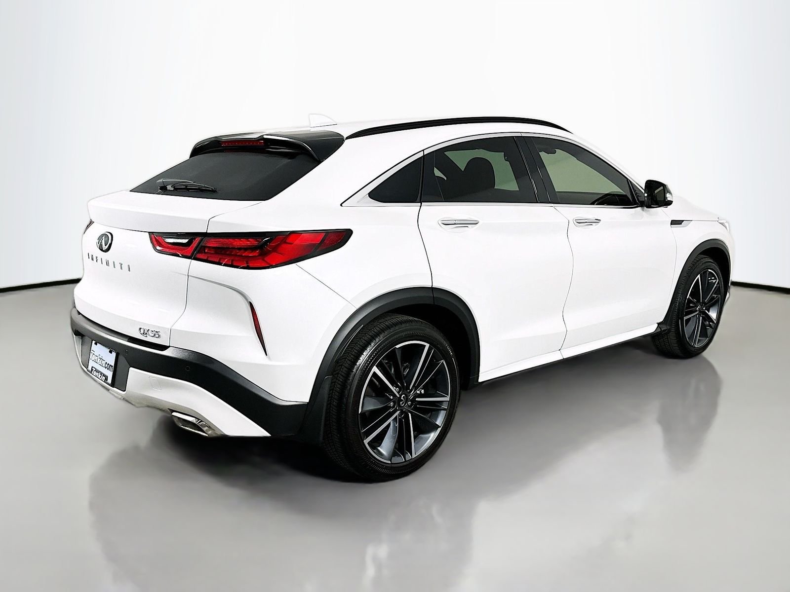 Used 2025 Radiant White INFINITI ESSENTIAL image 6