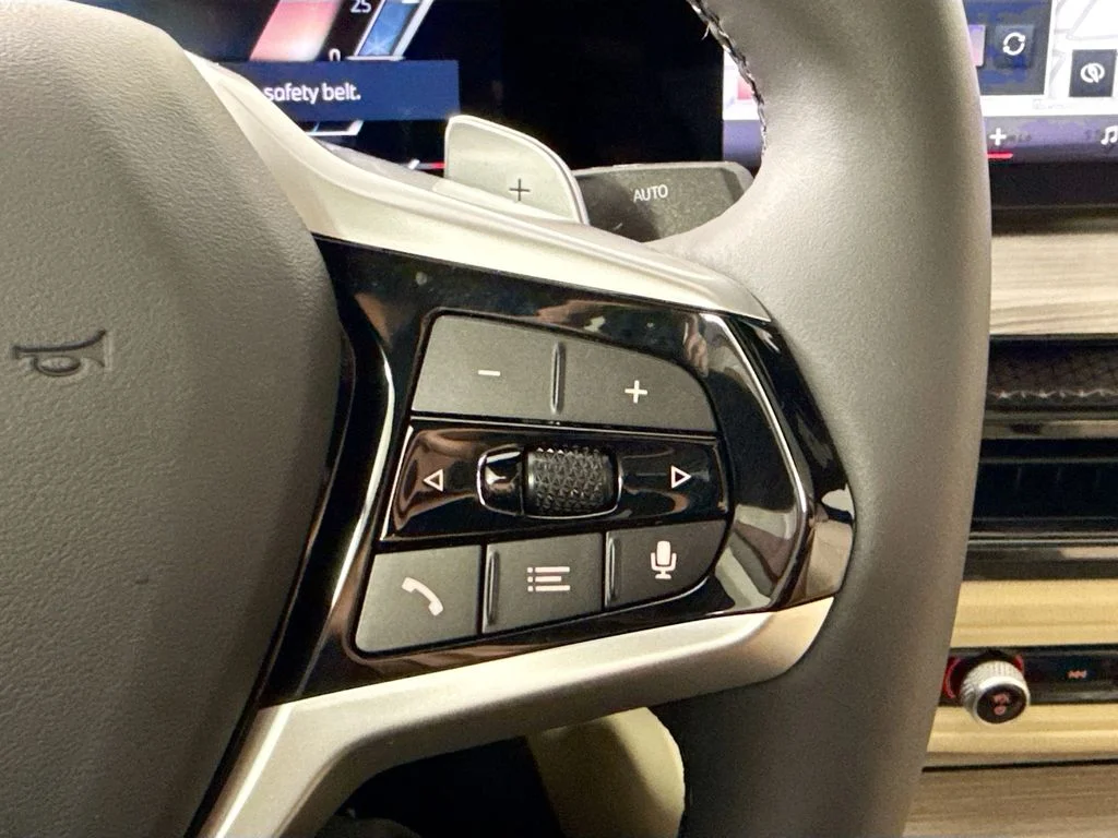 2025 BMW 3 Series 330i - Photo 12