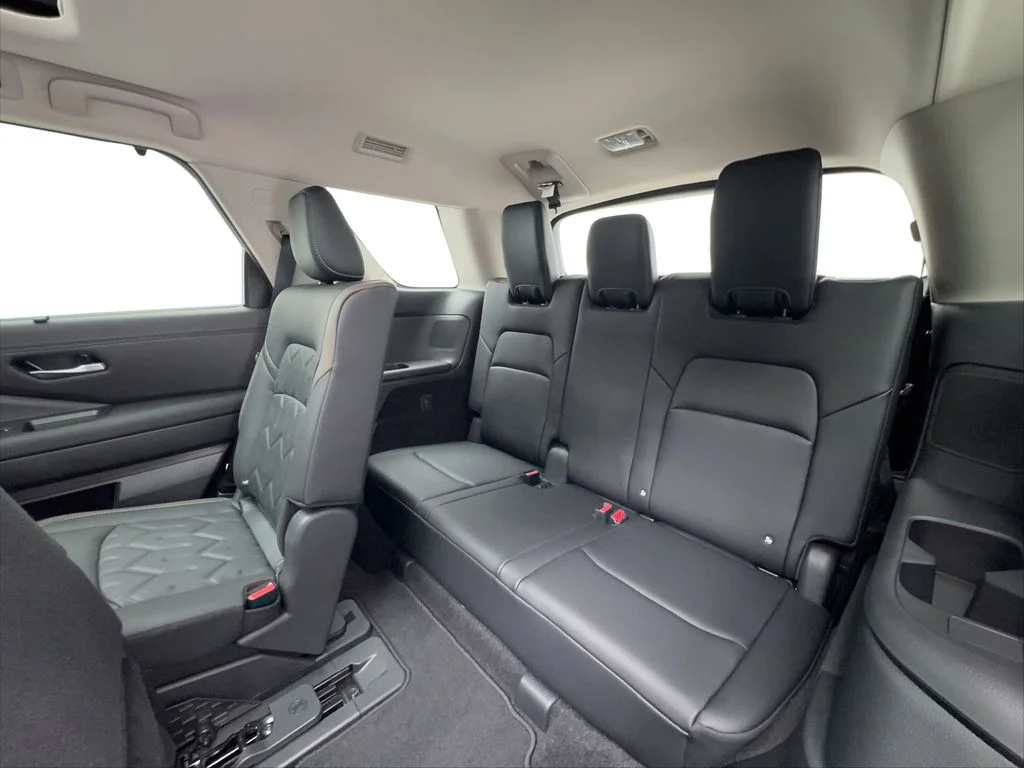 Used 2026 Gray Nissan Platinum image 28