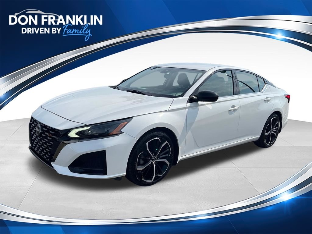 Used 2023 White Nissan 2.5 SR image 1