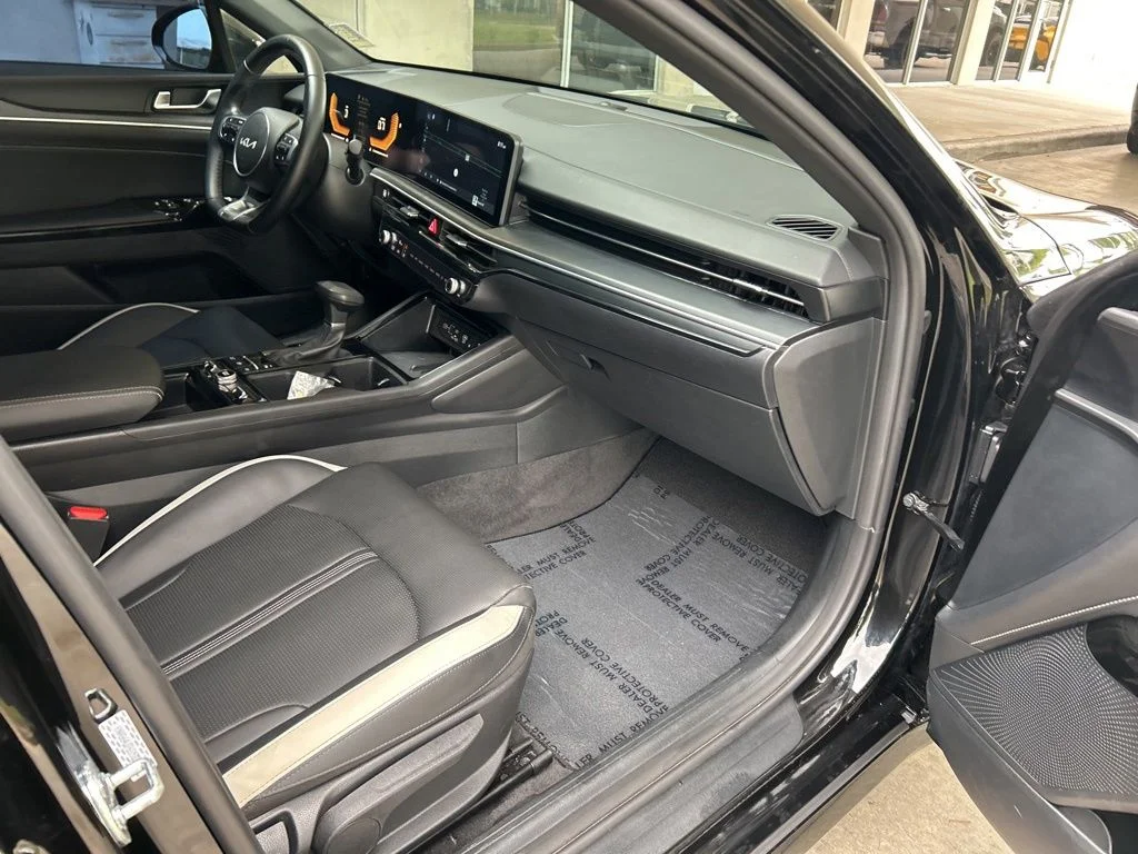 Used 2025 Black Kia GT-Line image 28