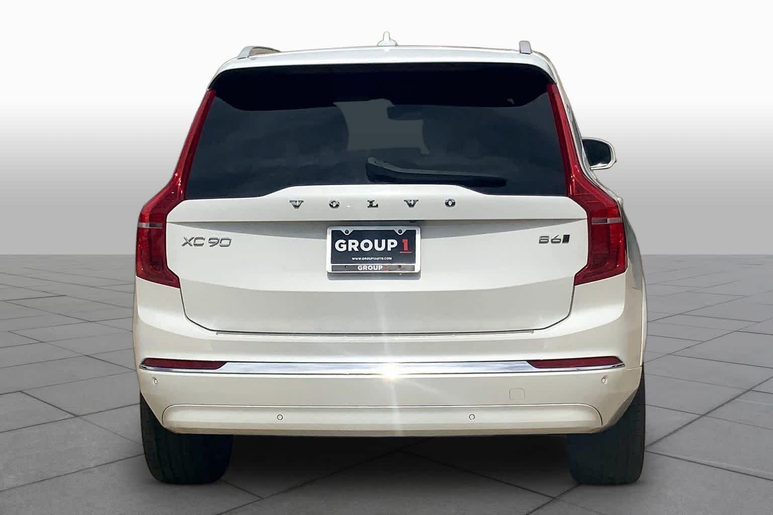 Used 2025 WHITE Volvo Ultra image 5