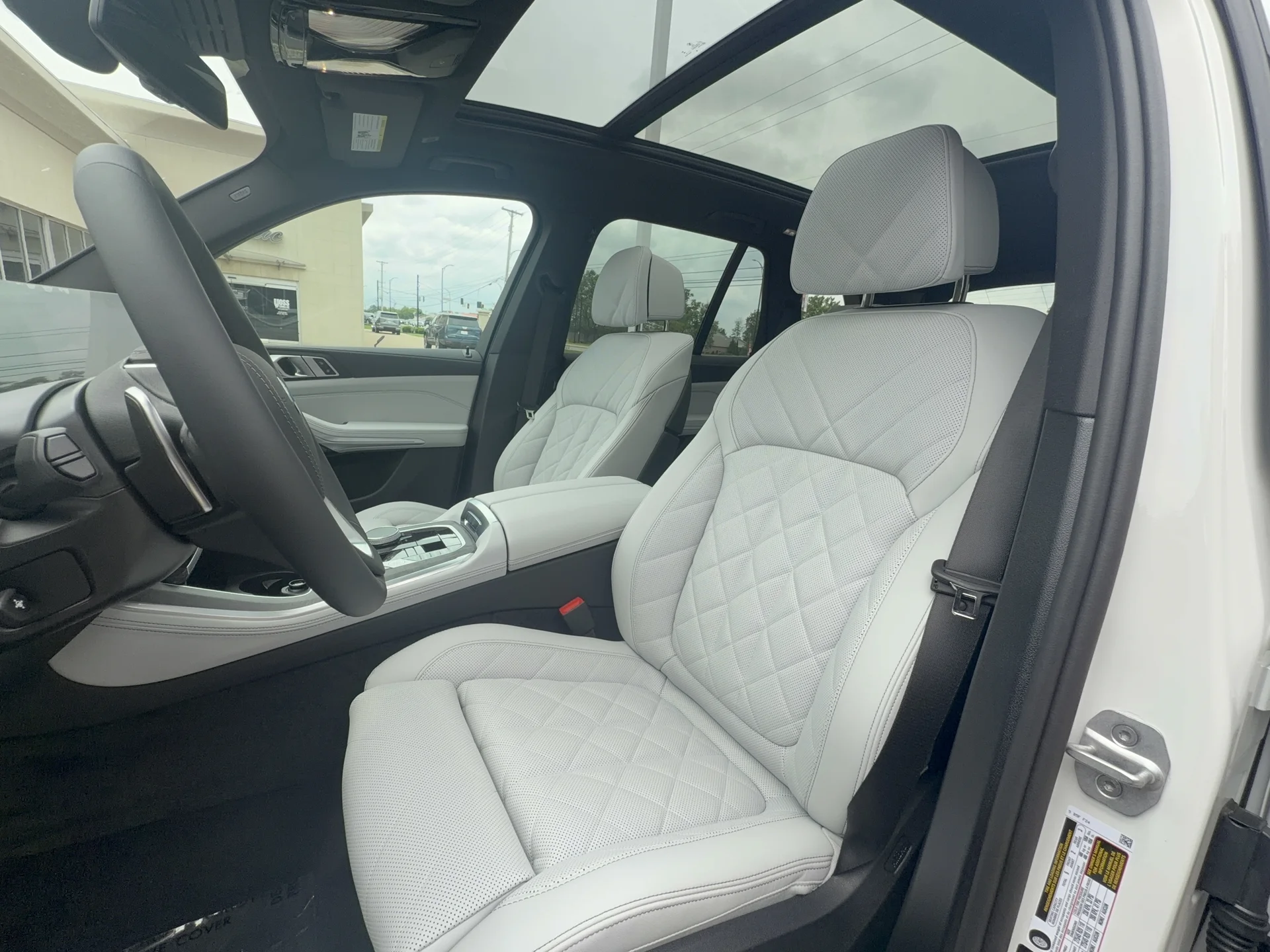New 2026 Alpine White BMW xDrive40i image 10