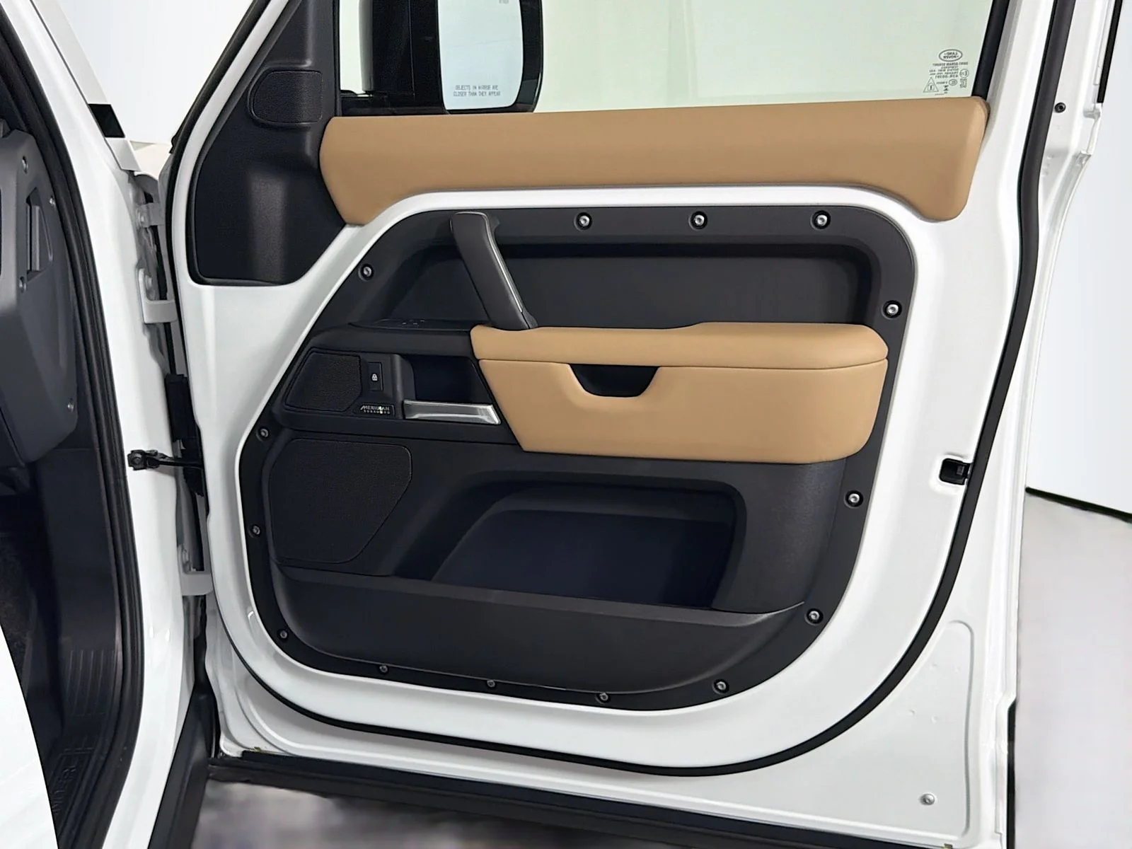 Used 2026 Fuji White Land Rover X-Dynamic SE image 32