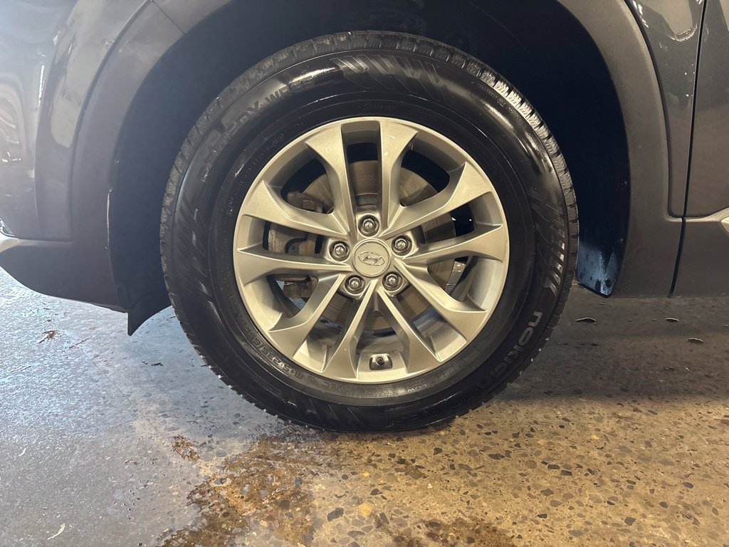 Used 2020 Gray Hyundai SE image 10