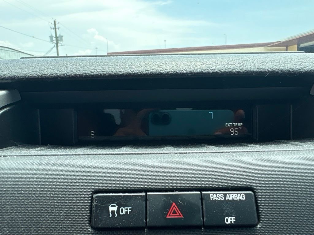 Used 2012 Red Ford XLT image 17