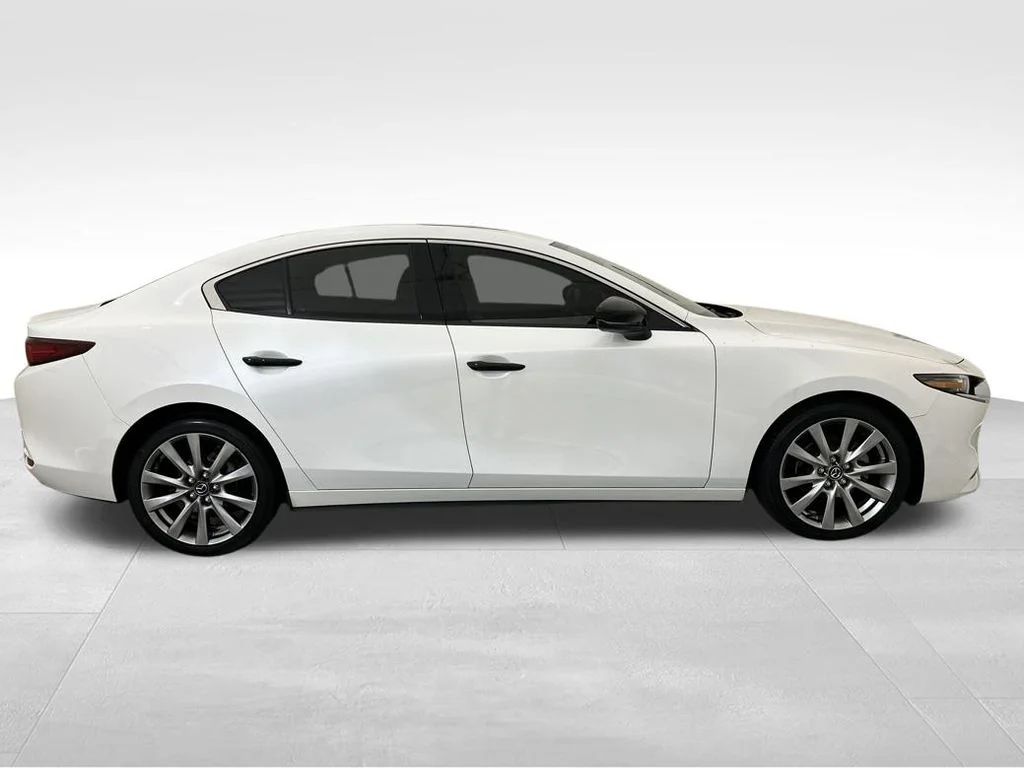 Used 2022 White Mazda Premium image 7