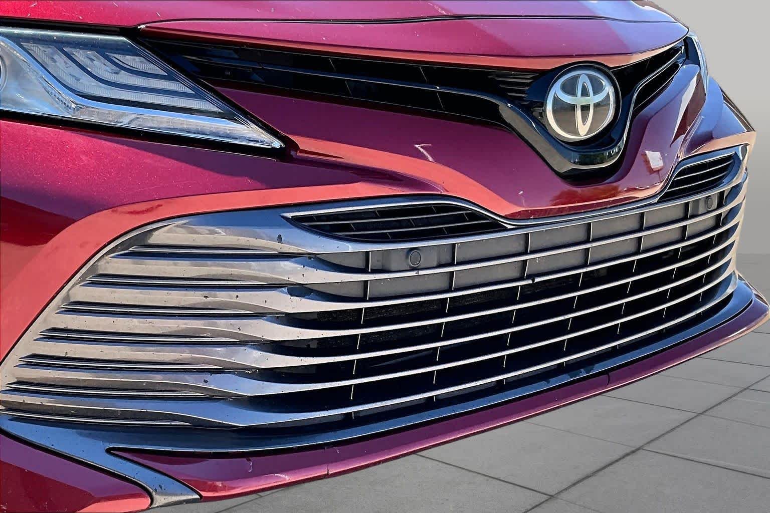 Used 2018 Ruby Flare Pearl Toyota XLE image 26