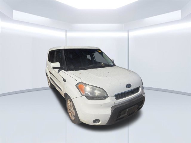 Used 2010 White Kia Plus image 3