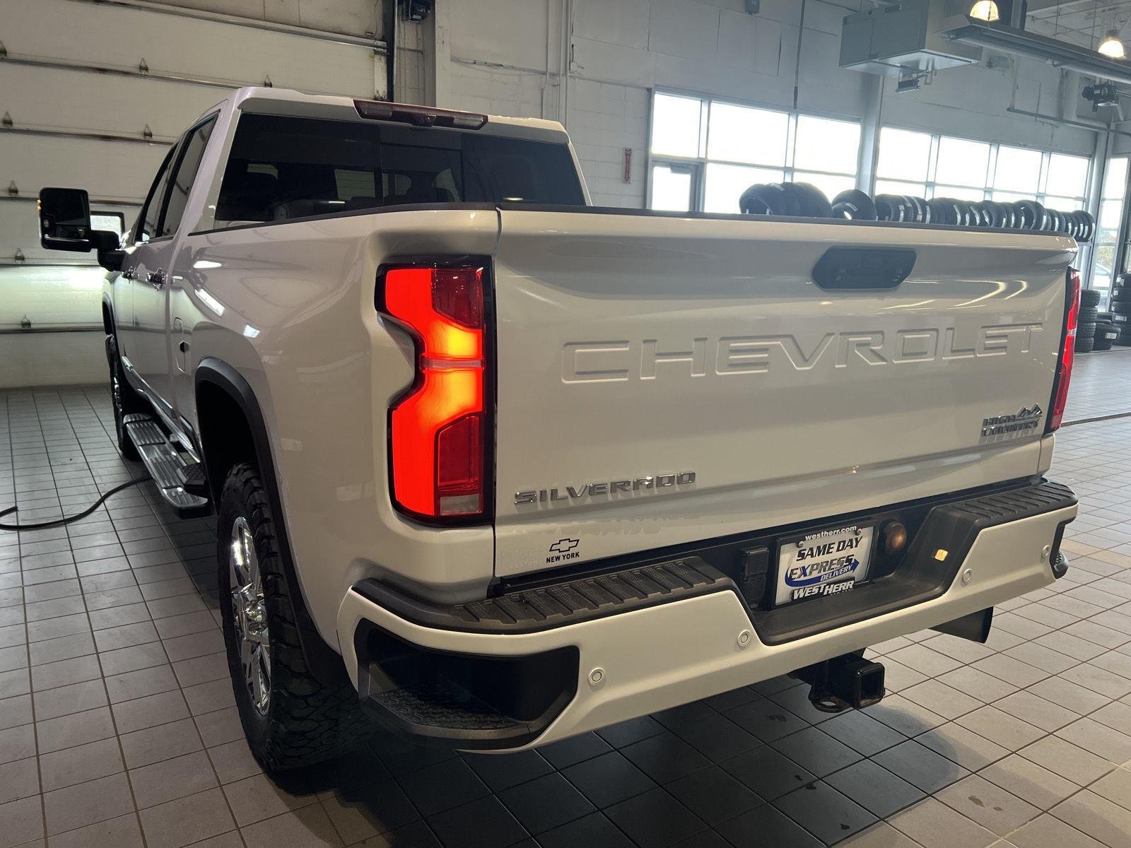 Used 2024 Iridescent Pearl Tricoat Chevrolet High Country image 6